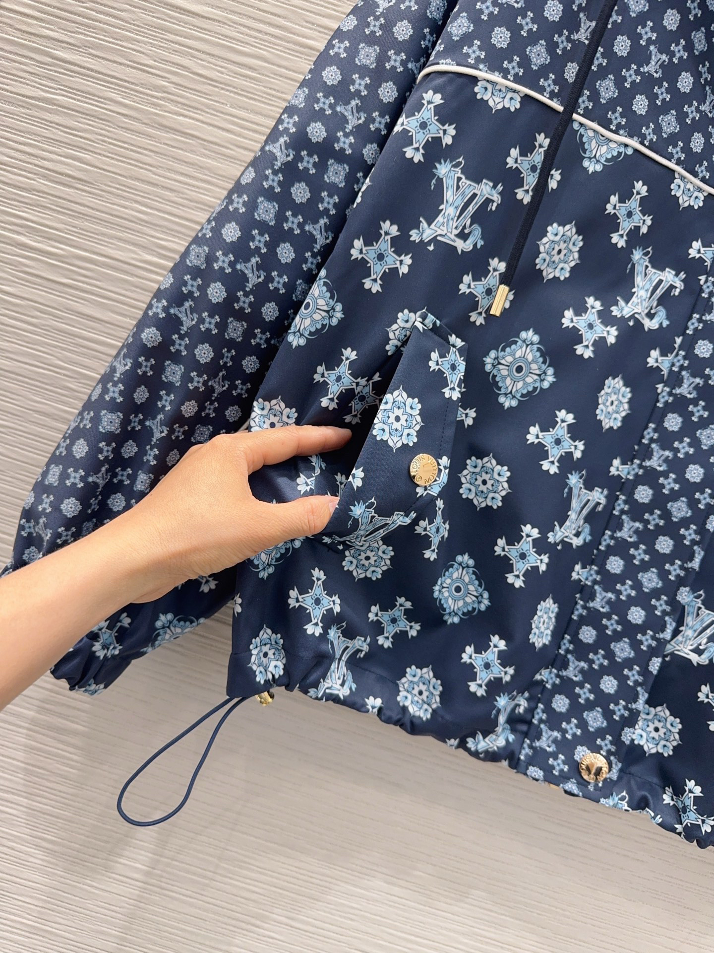 LV Clothing-271