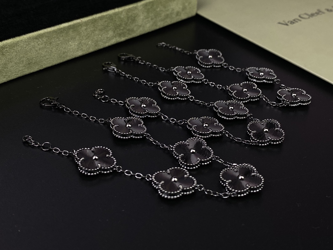 Van Cleef & Arpels Bracelet-27
