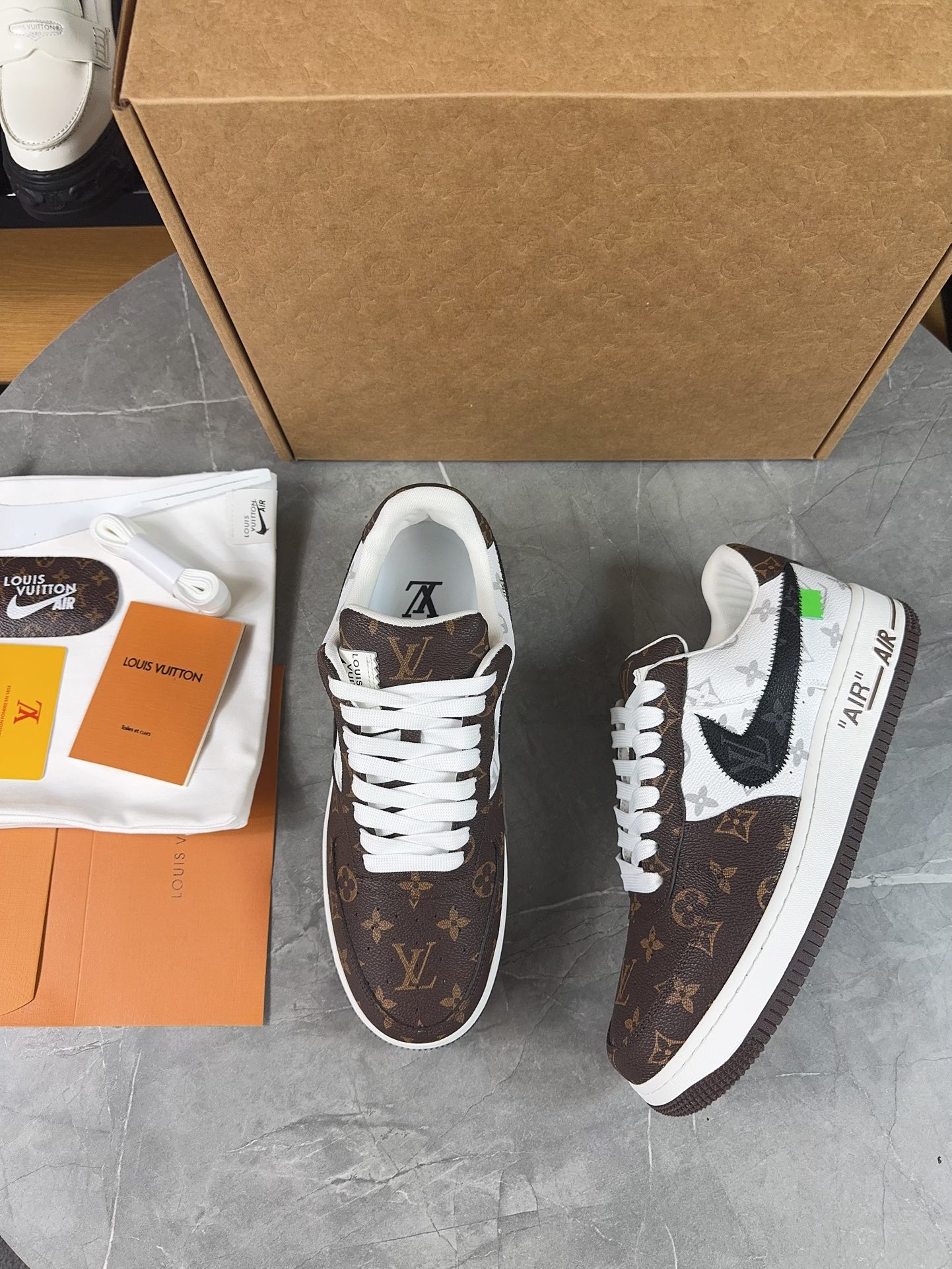 Lv Sneakers-246