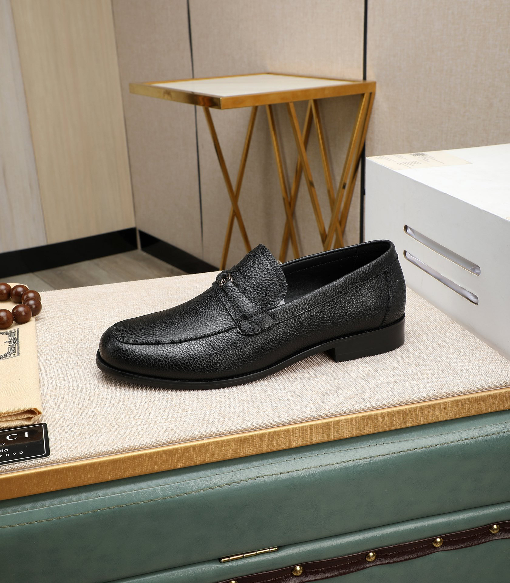 Gucci men's leather shoes-138