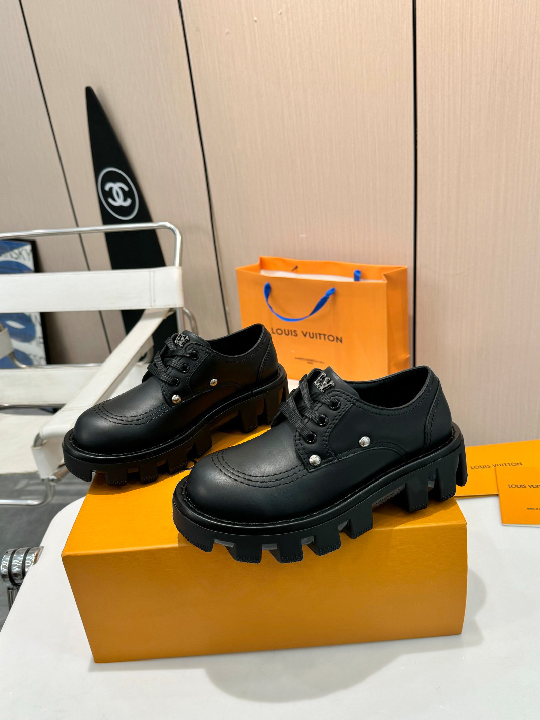 LV women's leather shoes-16