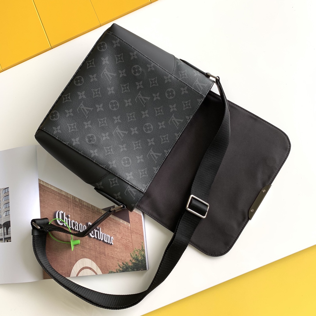 Louis Vuitton M40565 EXPLORER PM Men Messenger Bag Monogram Eclipse Canvas