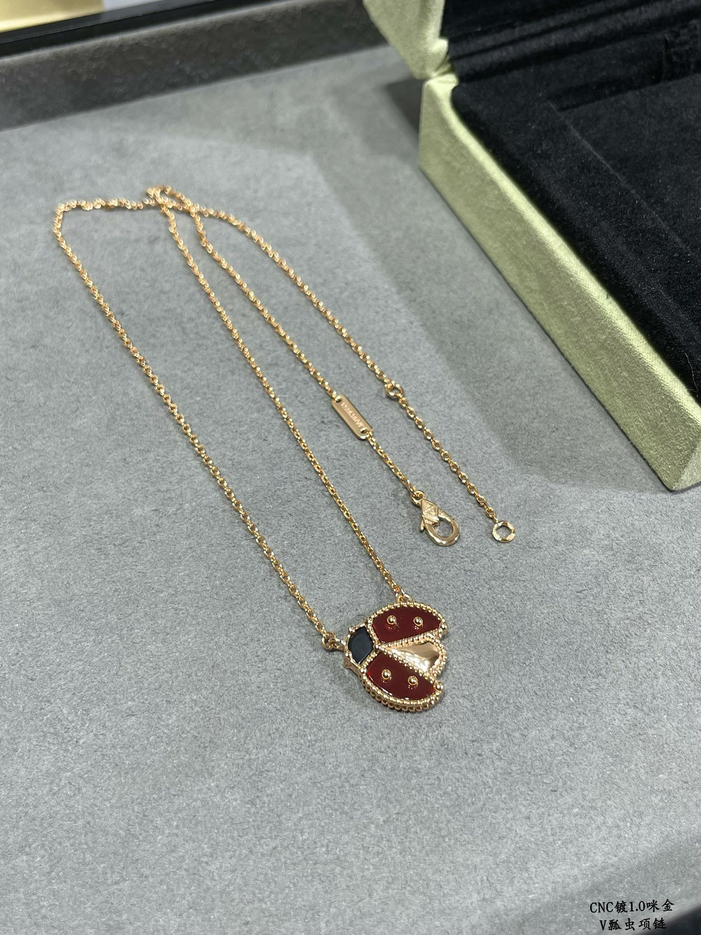 Van Cleef & Arpels necklace-137