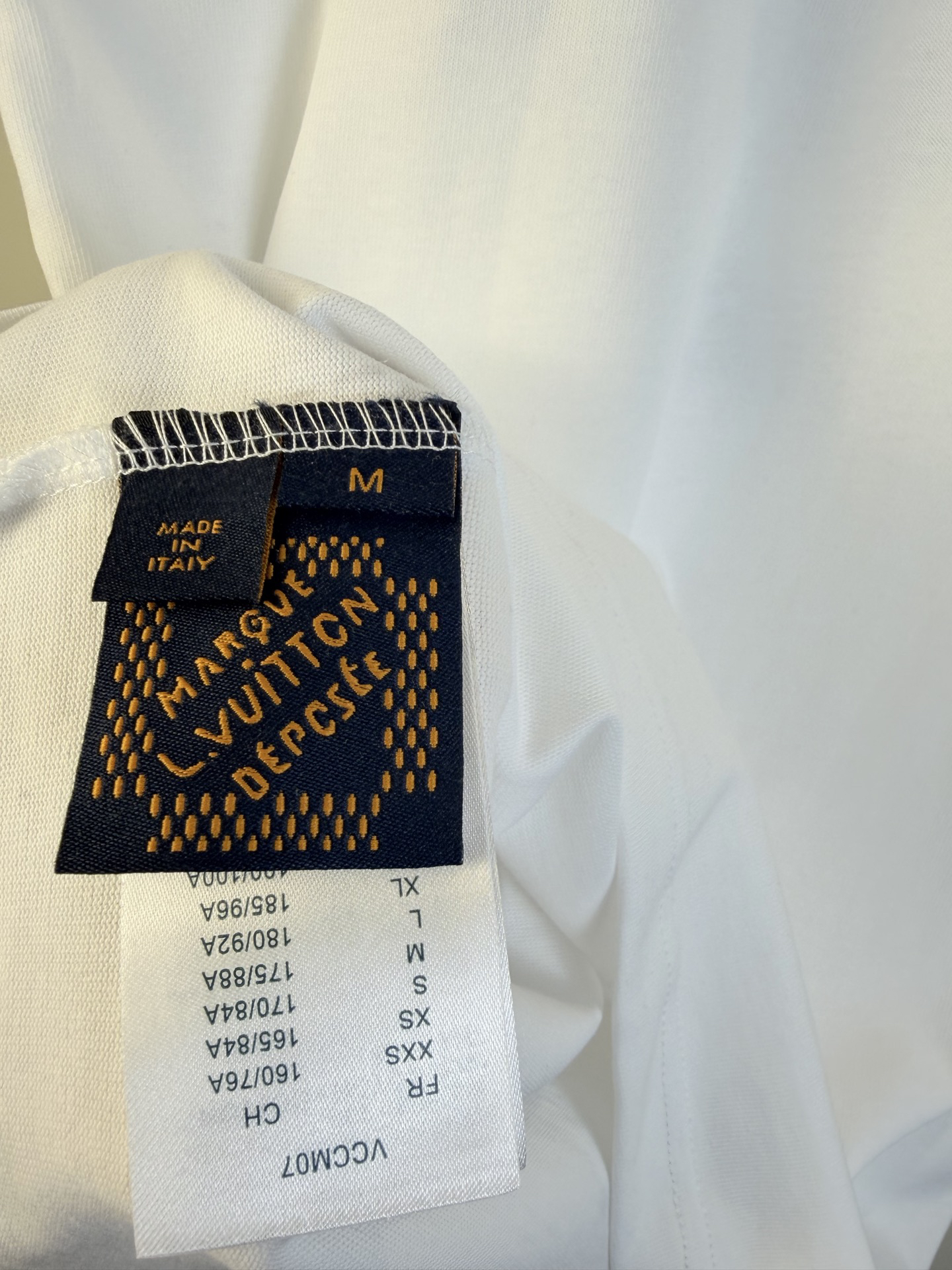 LV clothing-113