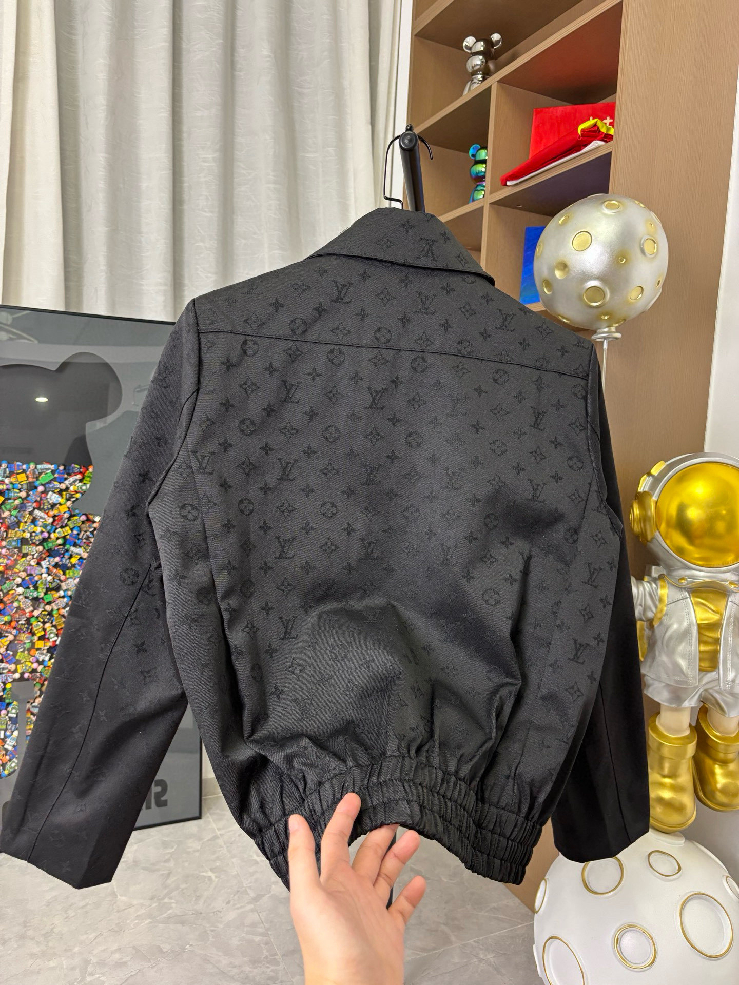LV Clothing-306
