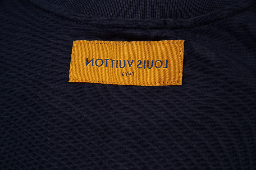 LV clothing-132