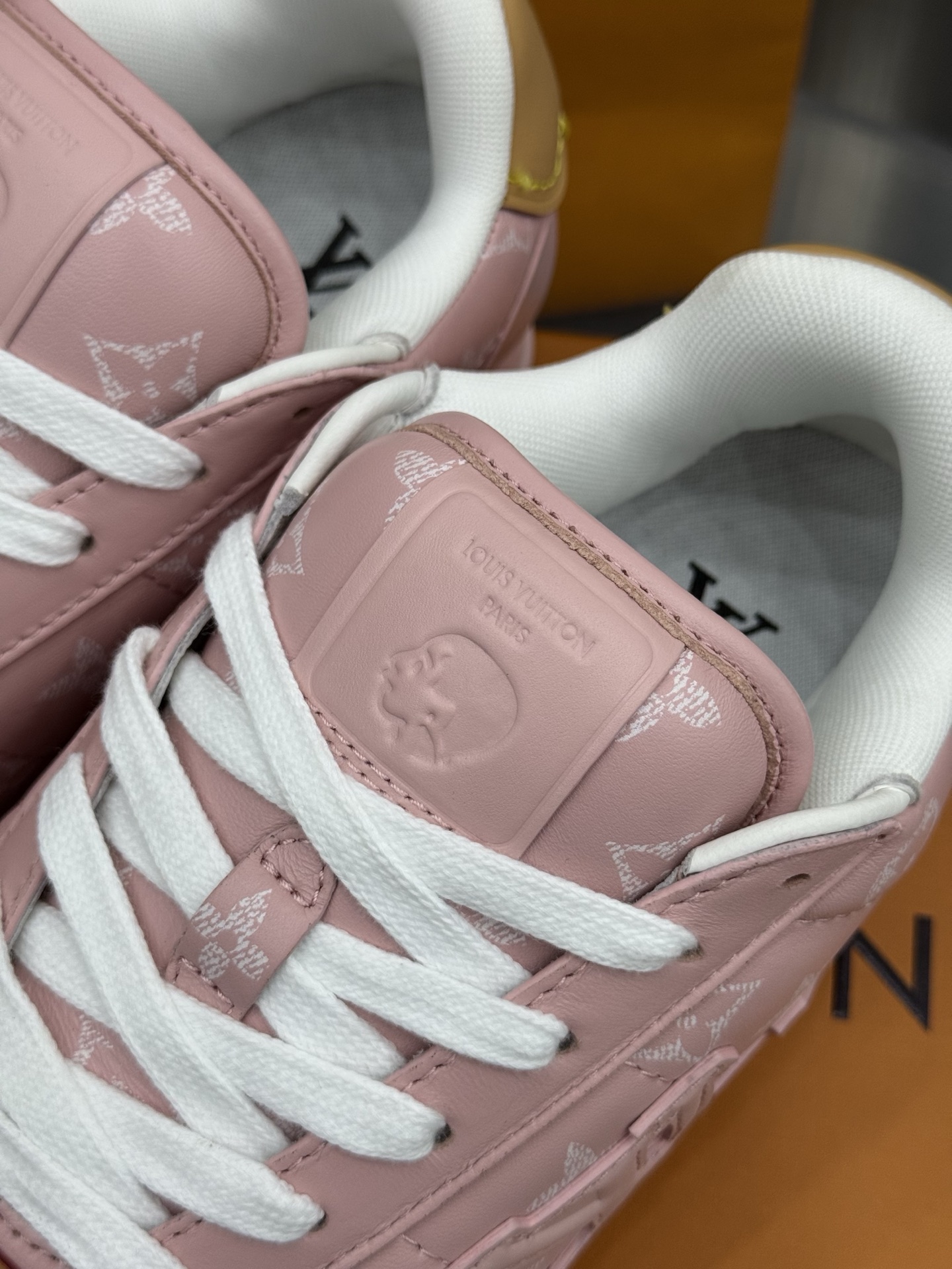 Lv Sneakers-220