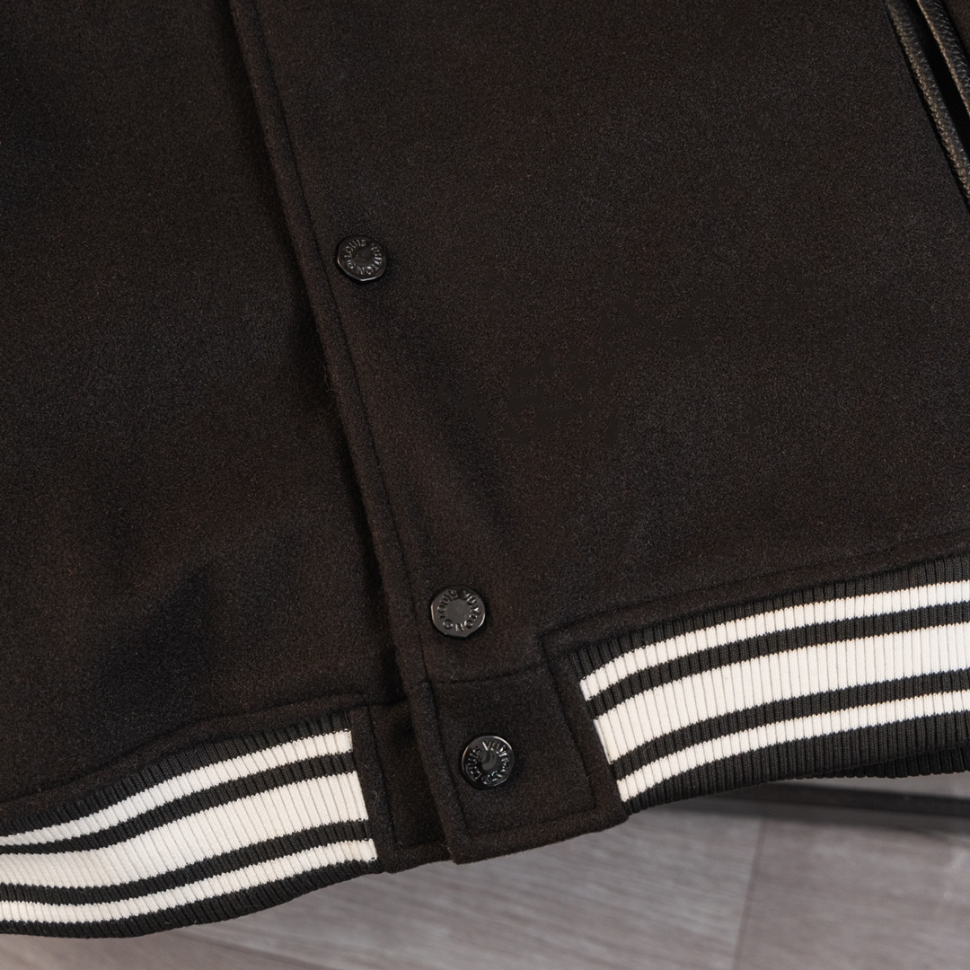 LV Clothing-311