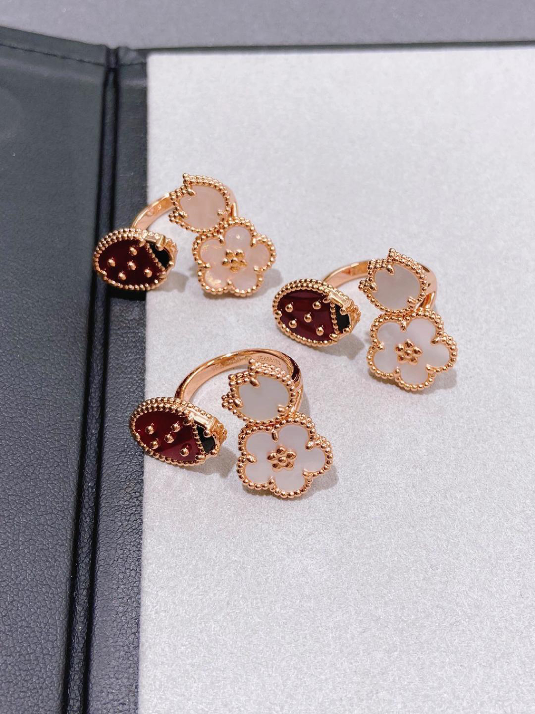 Van Cleef & Arpels ring-32