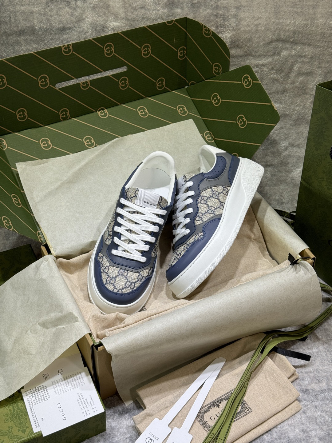 Gucci Sneakers-158