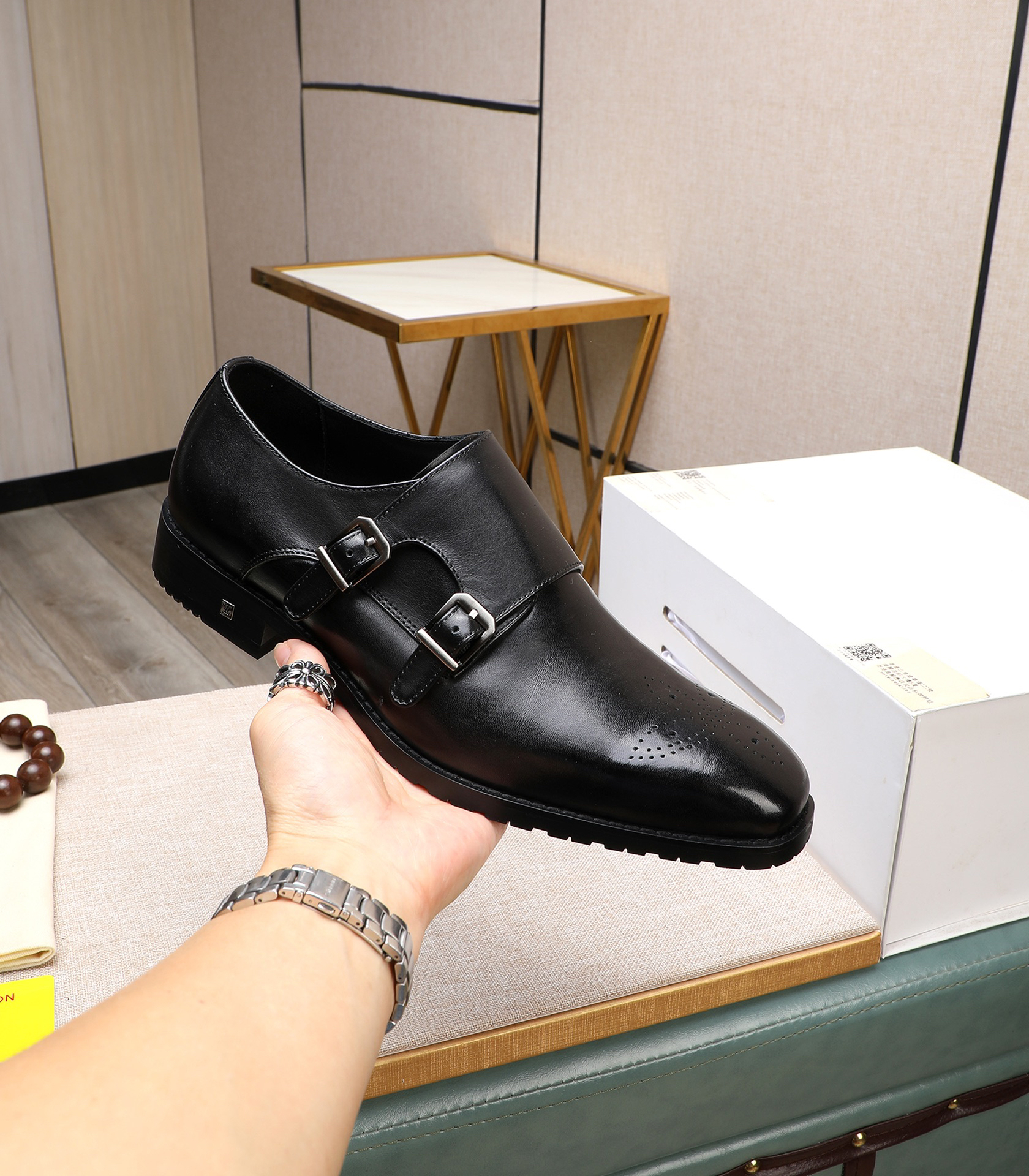 LV men's leather shoes-8