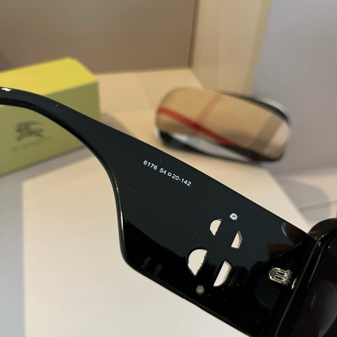 Burberry glasses-18