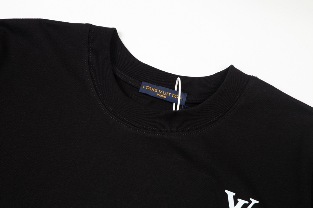 LV clothing-139