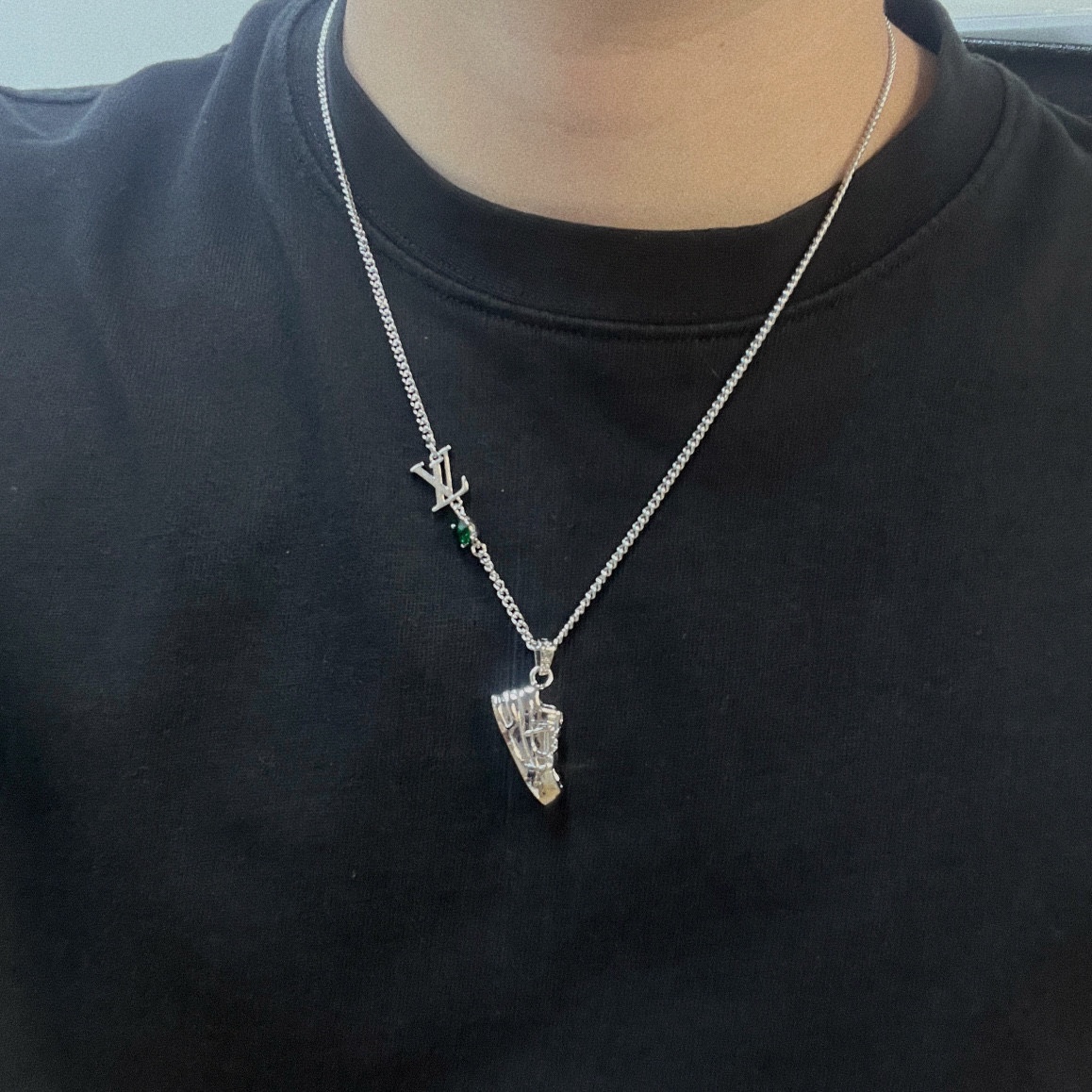 LV necklace-1