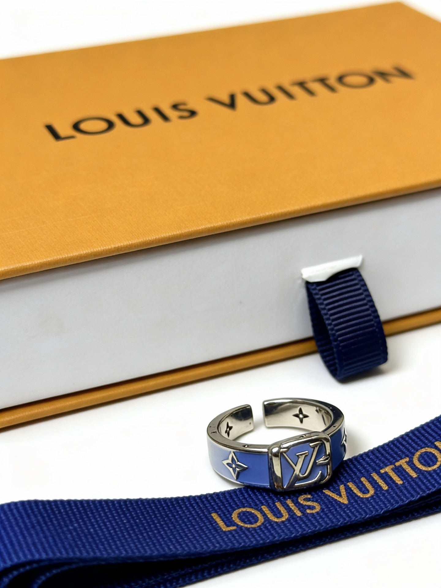 LV ring-71