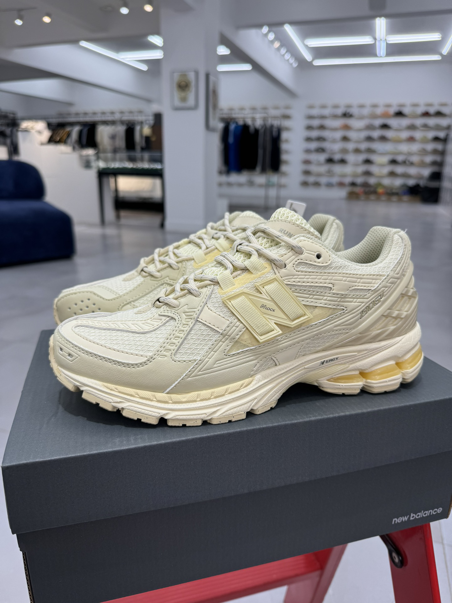New Balance Sneakers-370