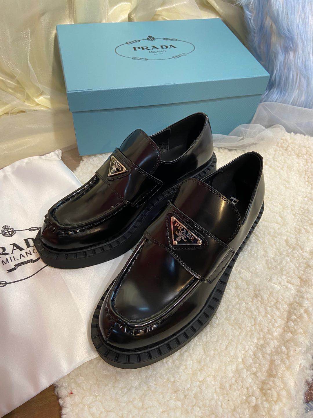 Prada women's leather shoes-15