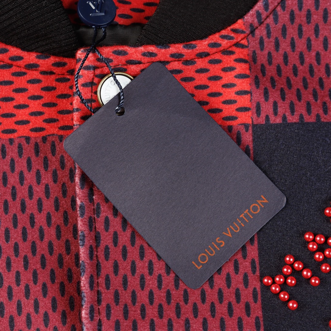 LV Clothing-274