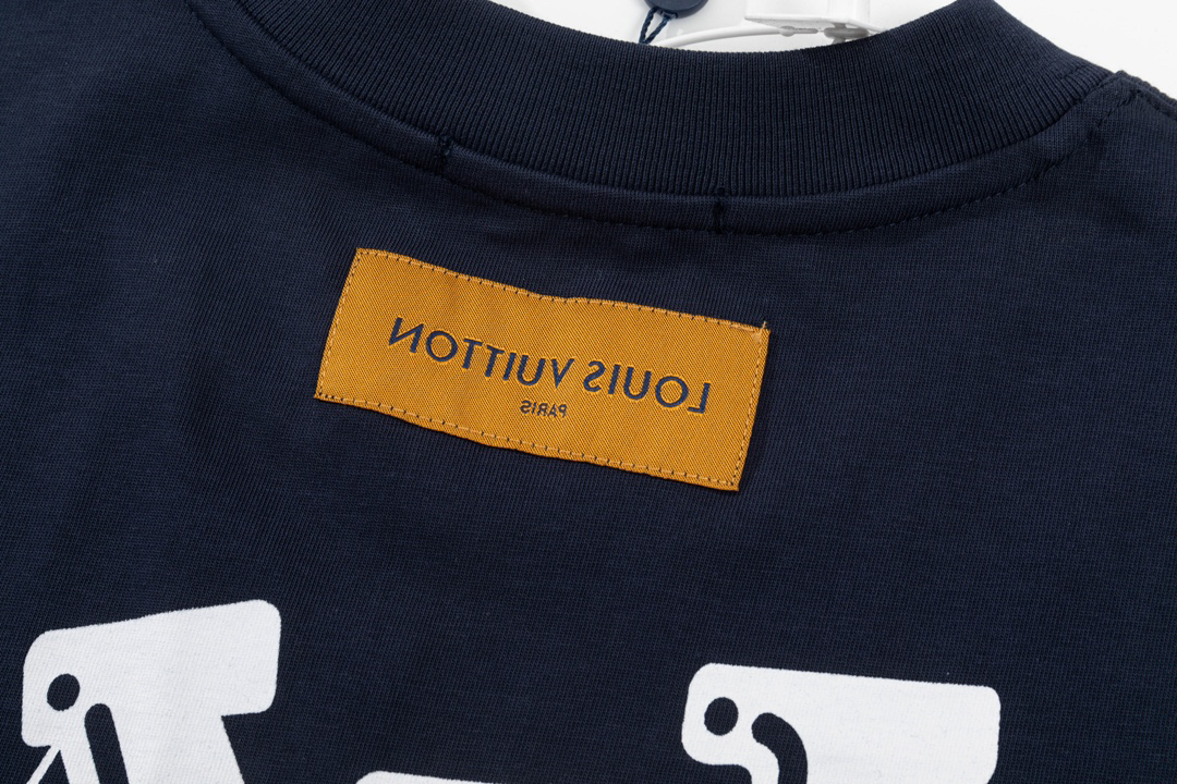 LV clothing-147