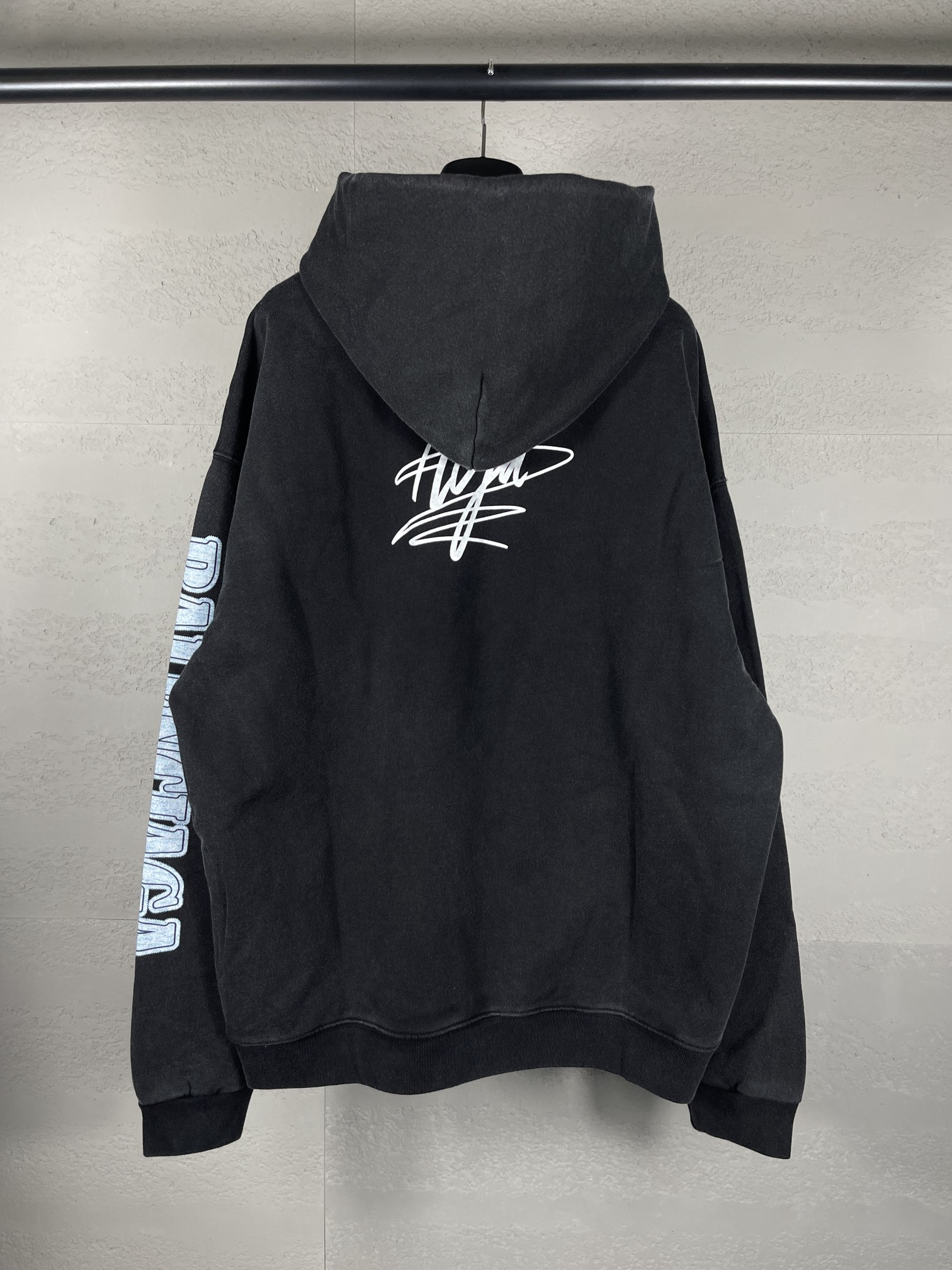 Balenciaga clothing-251