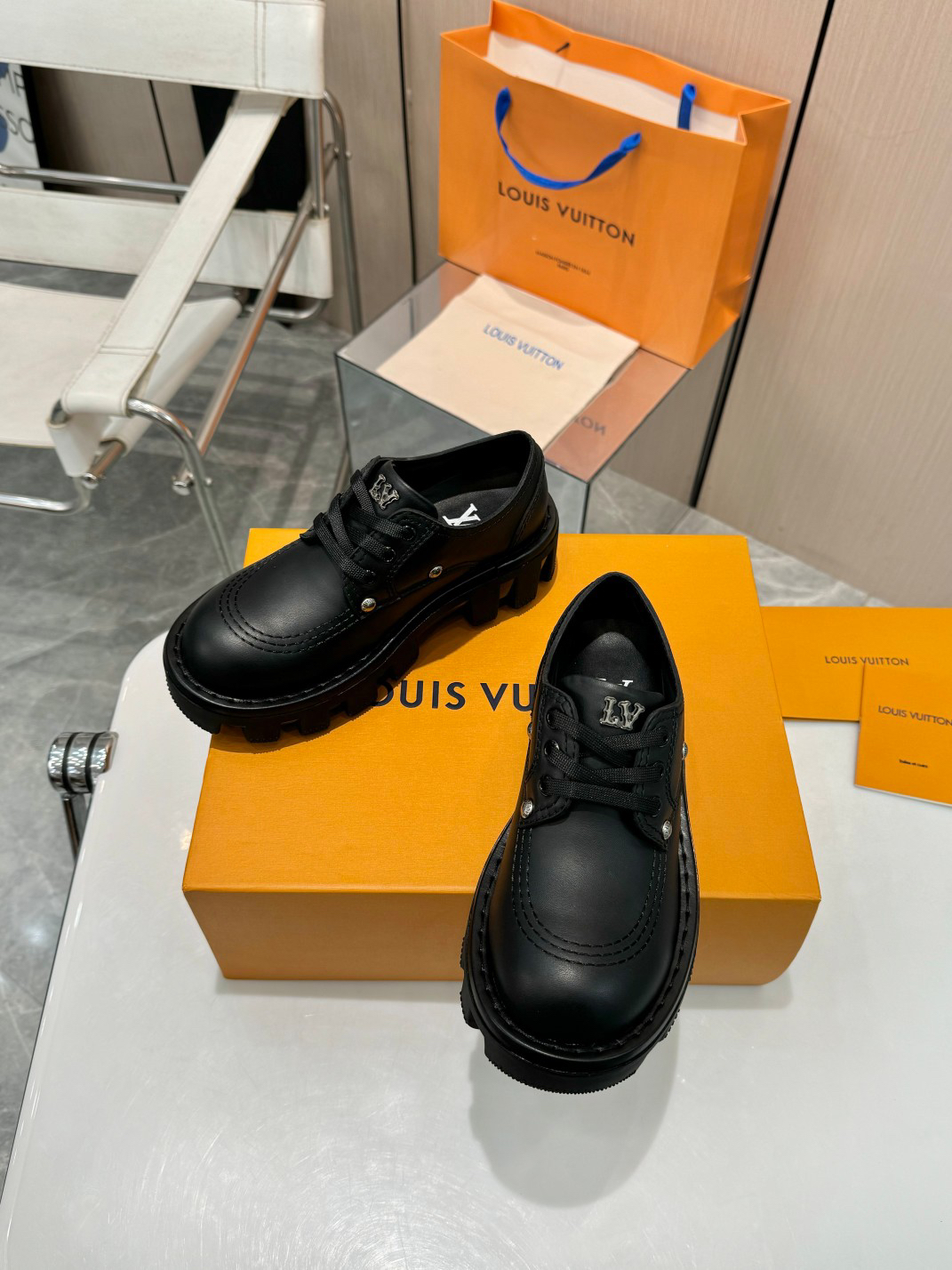 LV women's leather shoes-16
