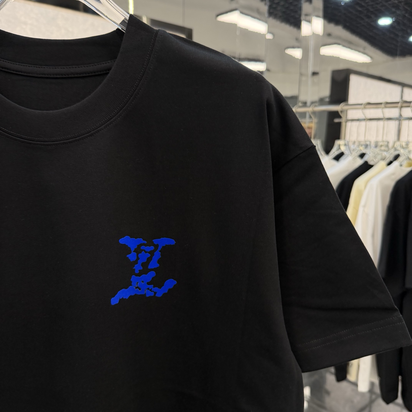 LV clothing-164