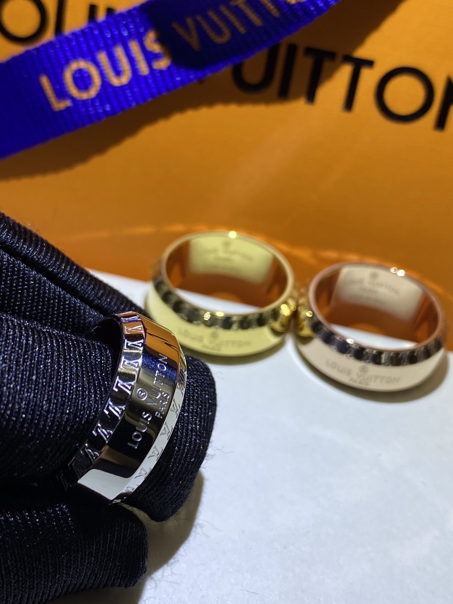 LV ring-68