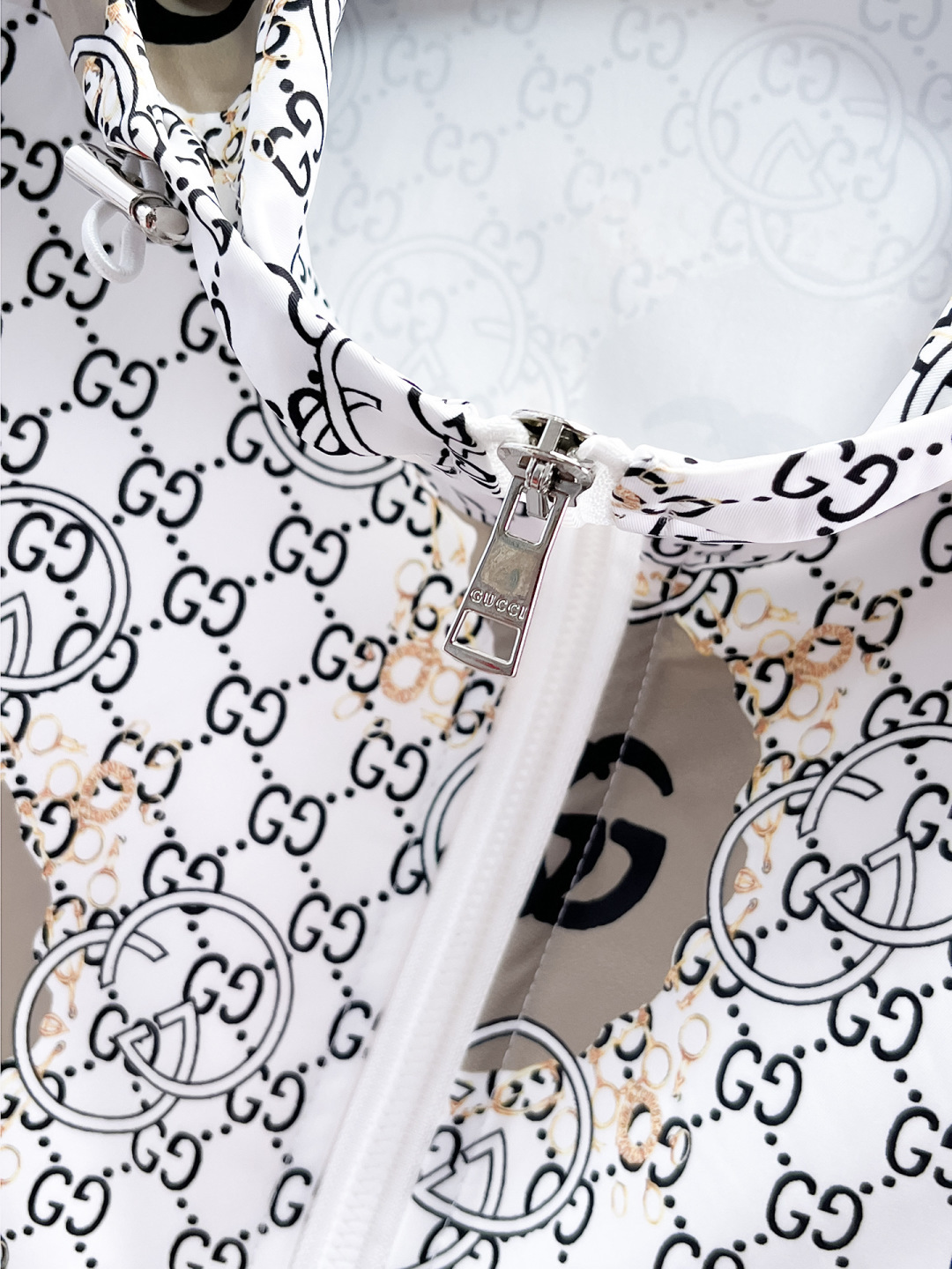 Gucci Clothing-353