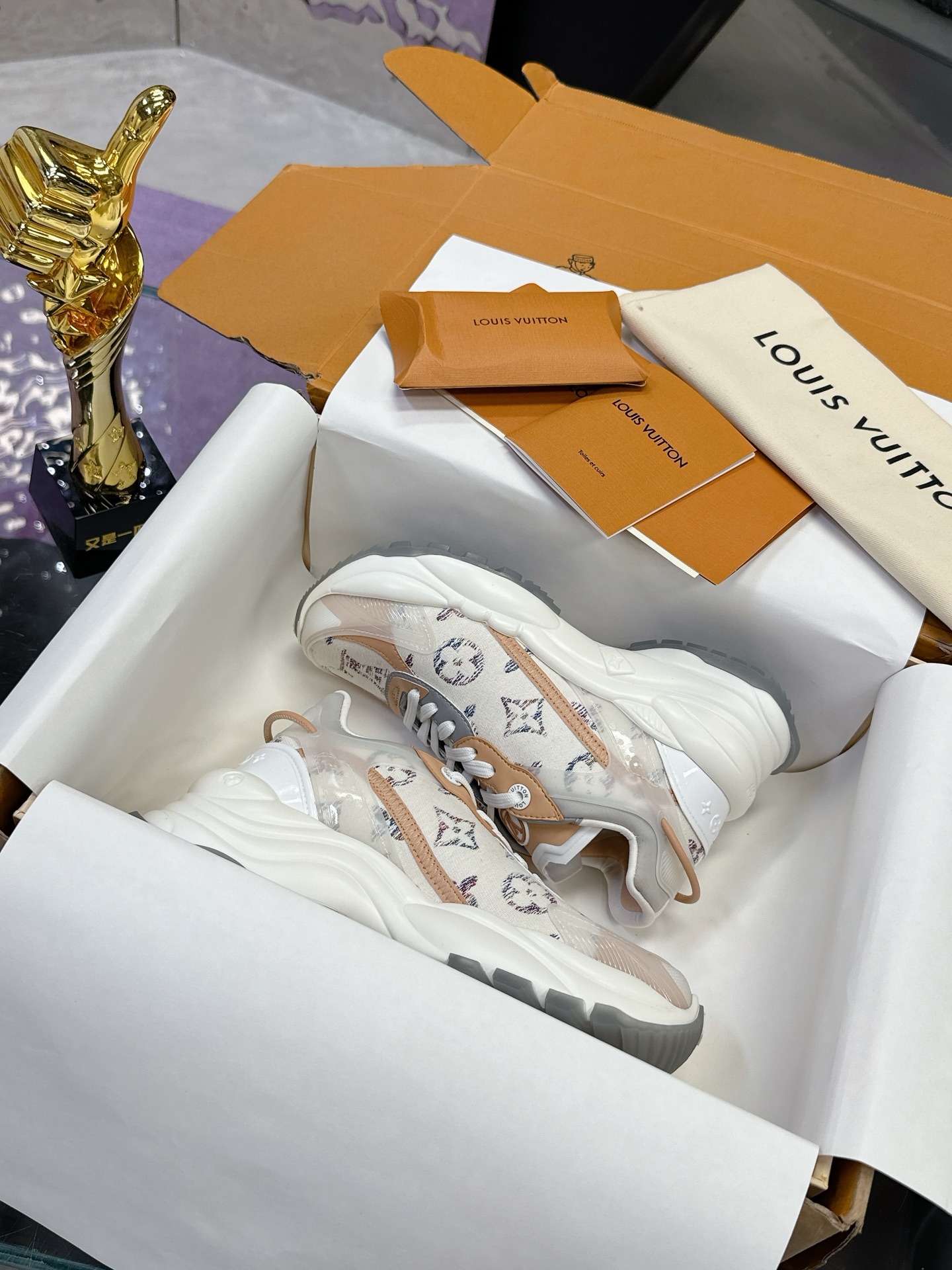 Lv Sneakers-203