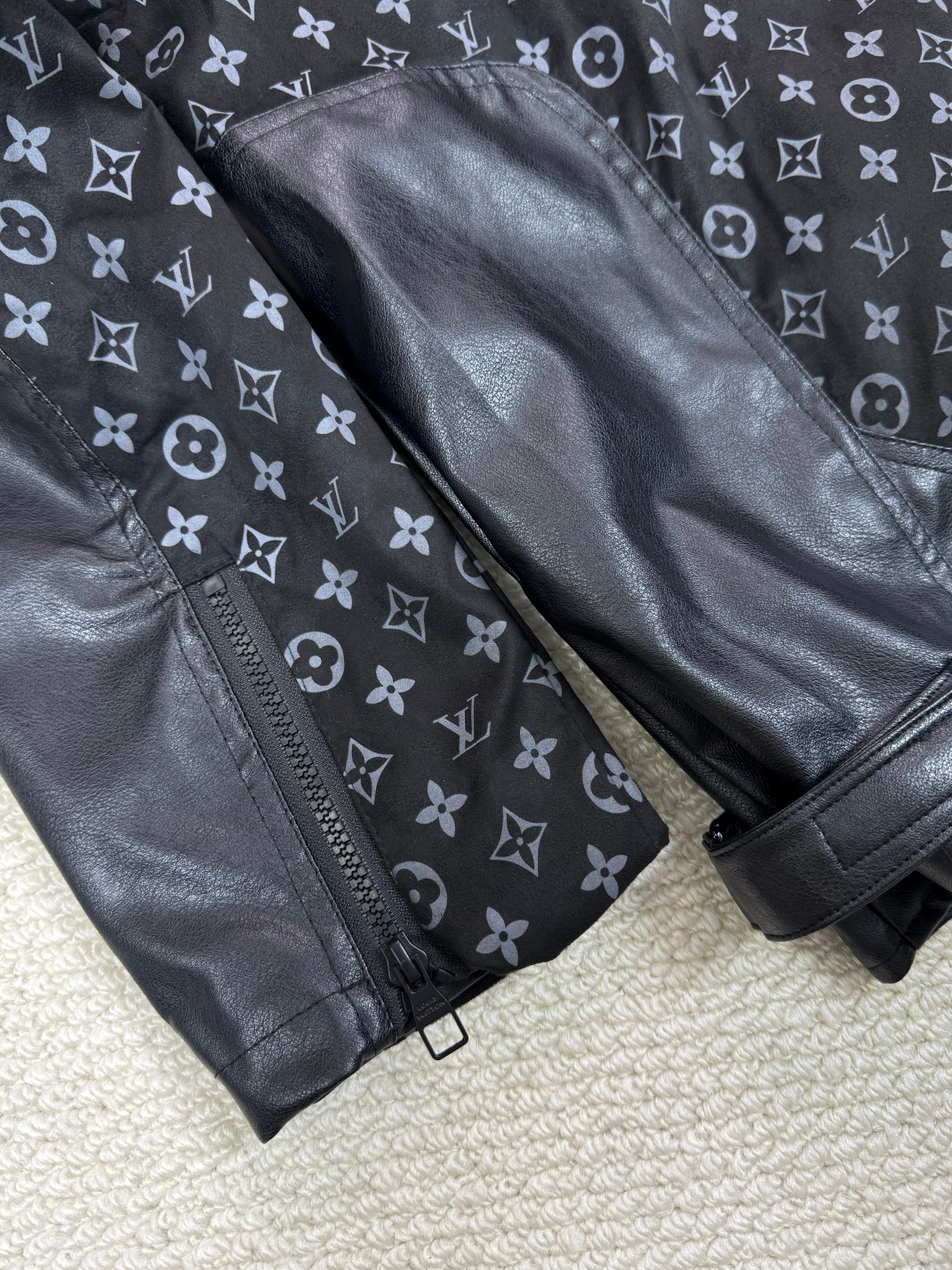 LV Clothing-342