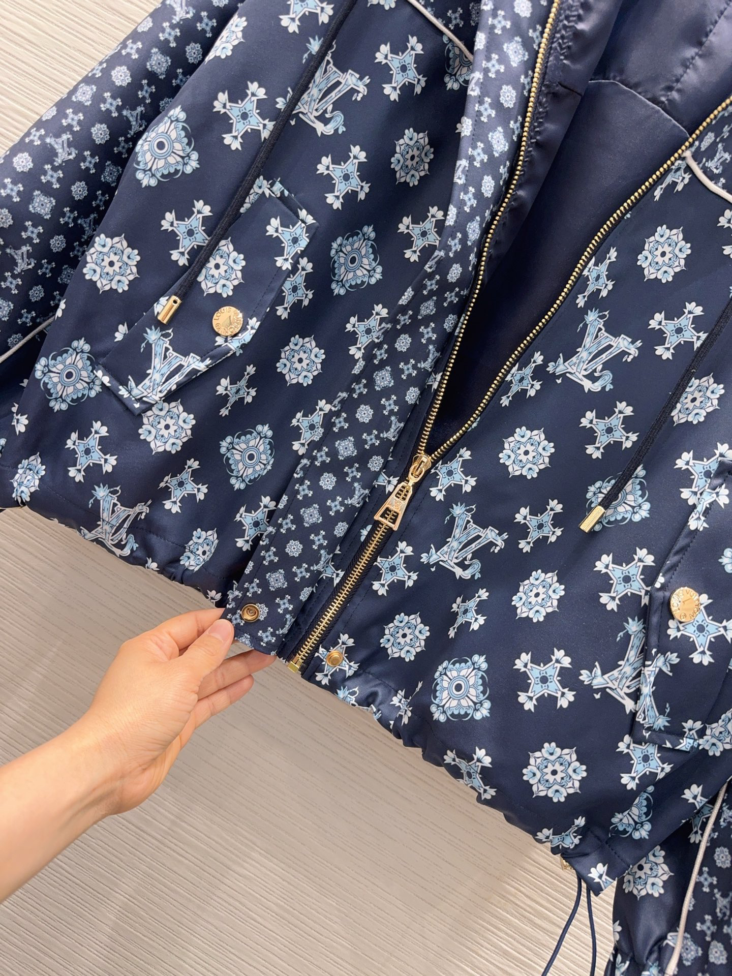 LV Clothing-271