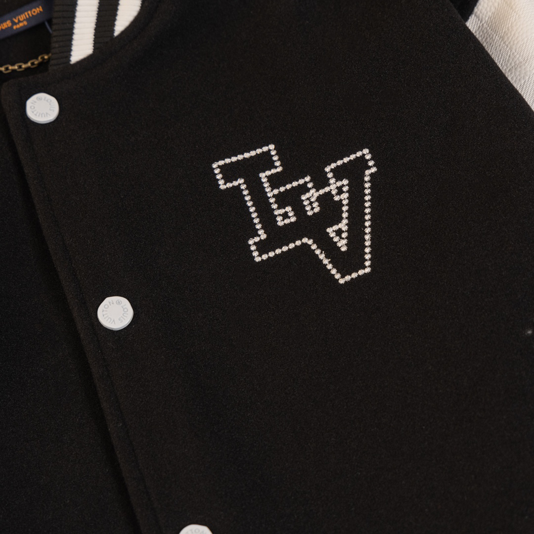 LV Clothing-314