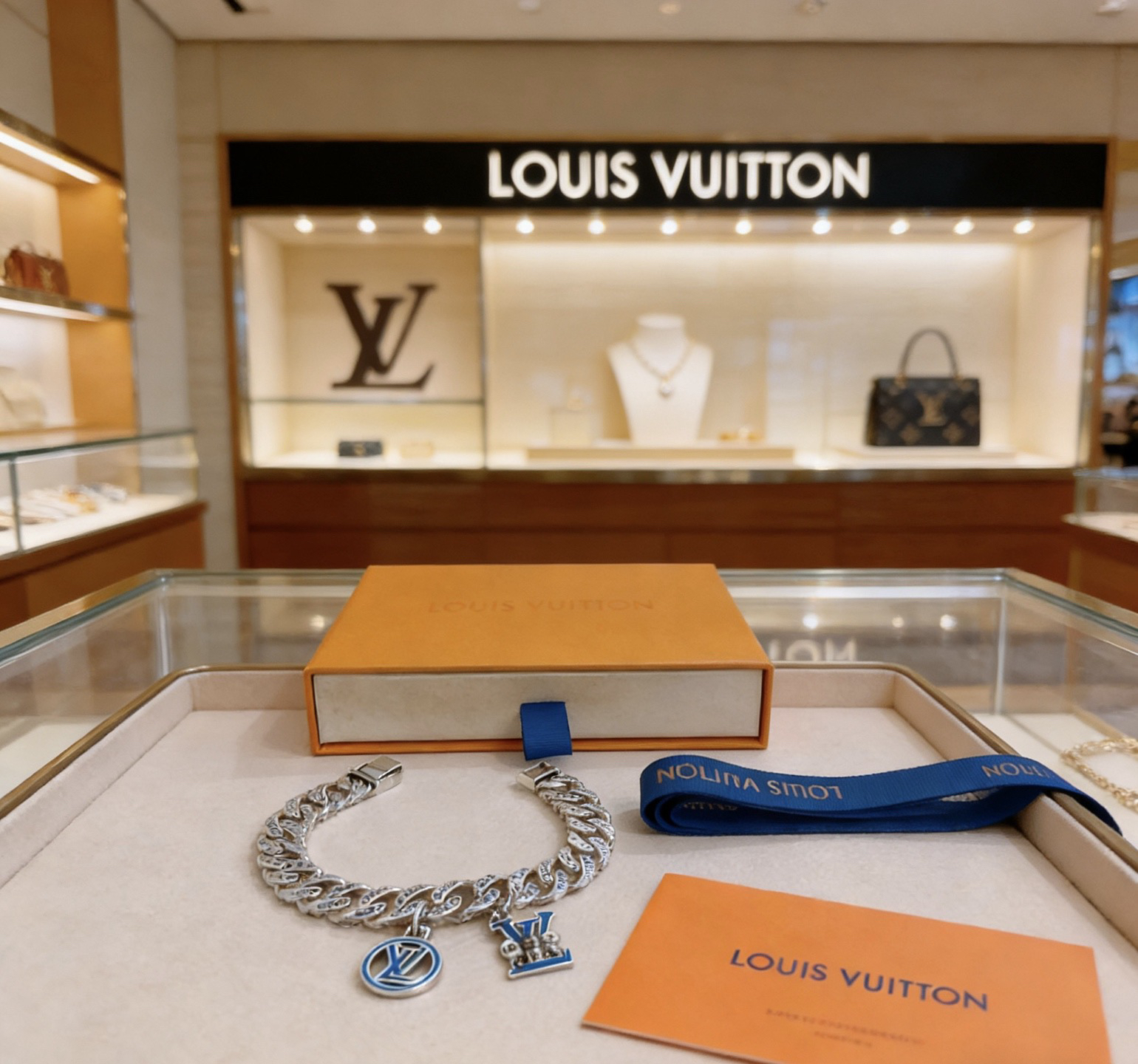 LV Bracelet-90