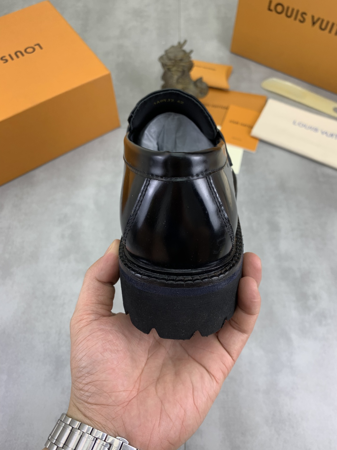 LV men's leather shoes-18