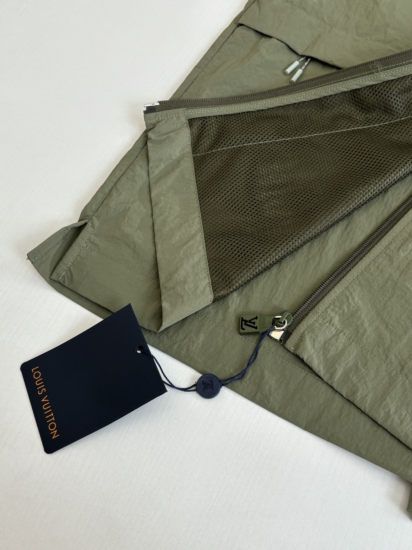 LV Clothing-344