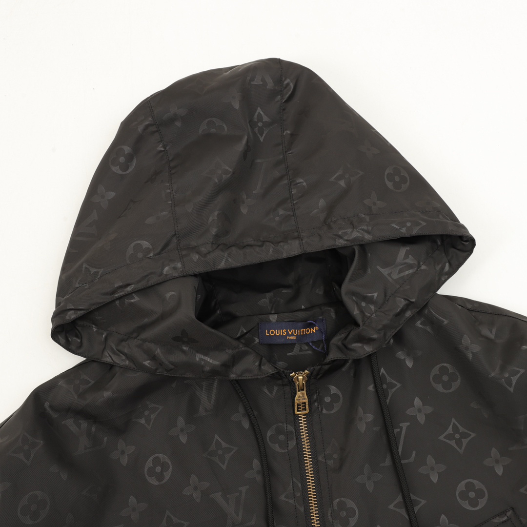 LV Clothing-339