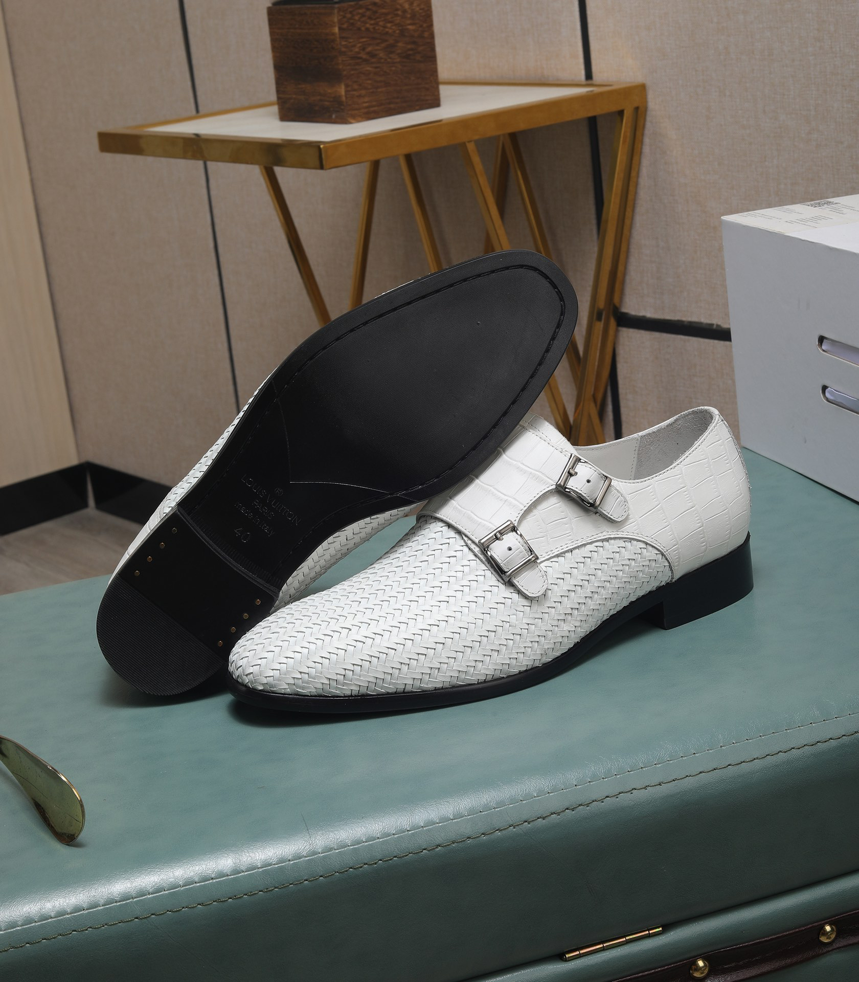 LV men's leather shoes-34