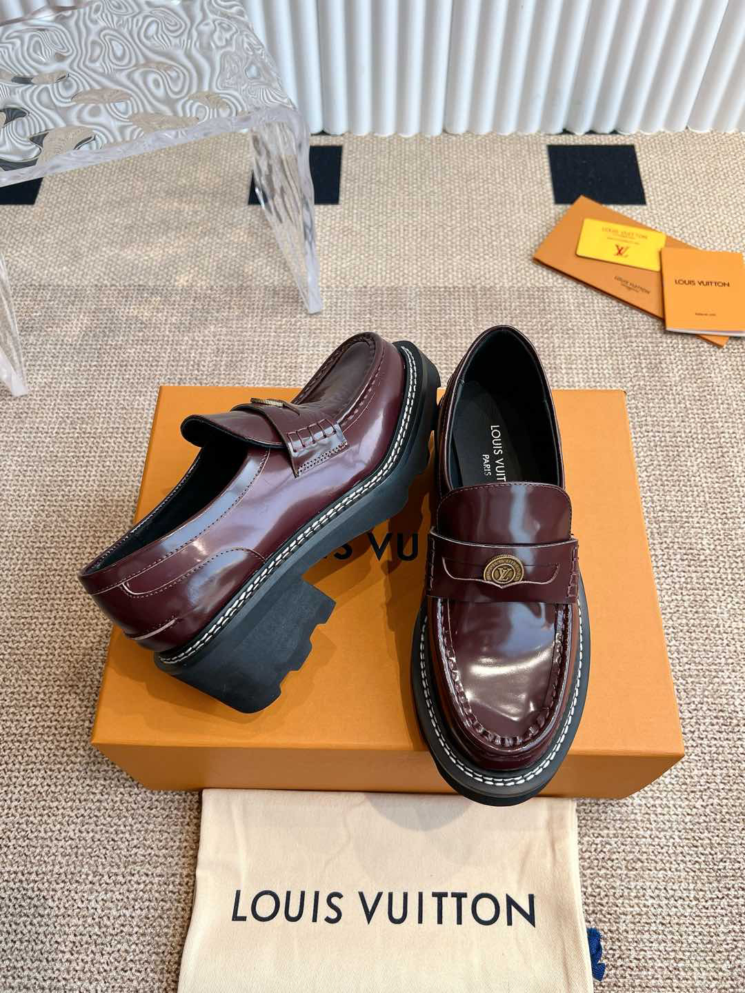 LV women's leather shoes-22