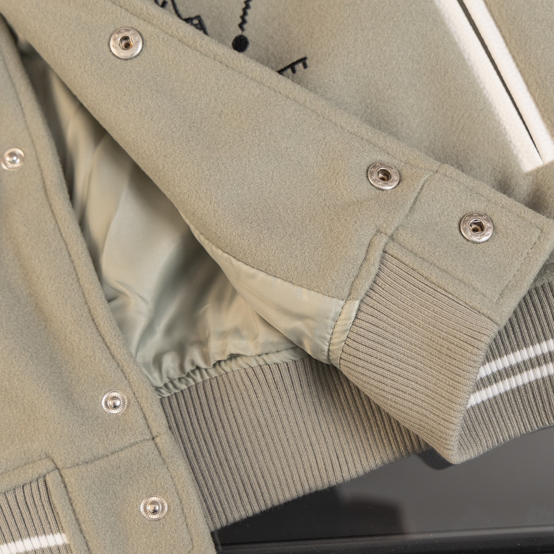 LV Clothing-308