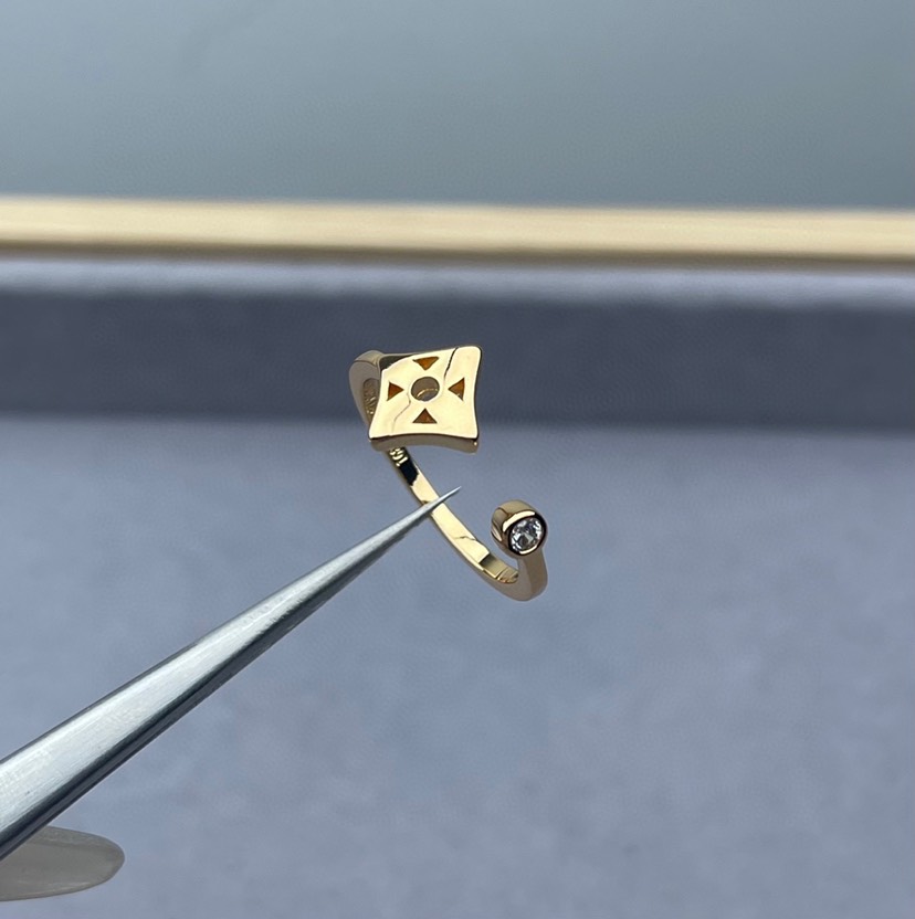LV ring-42