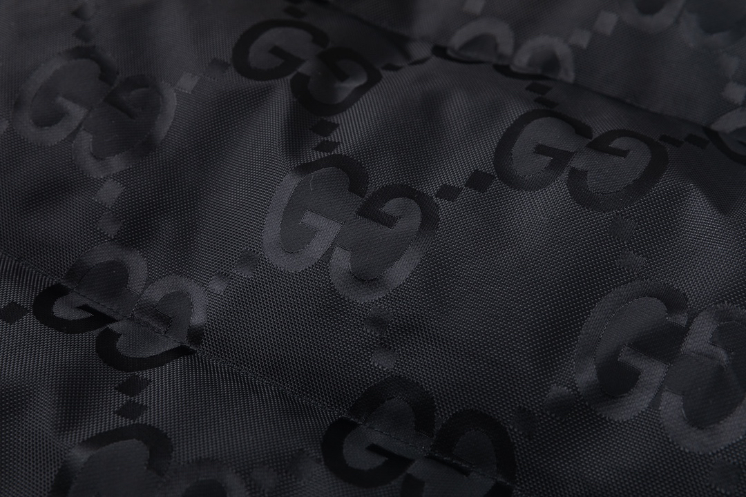 Gucci Clothing-111