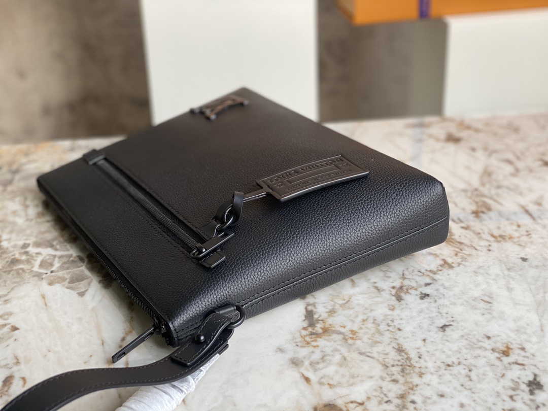 Louis Vuitton M69837 Mens Pouch LV Aerogram Cowhide Leather Black