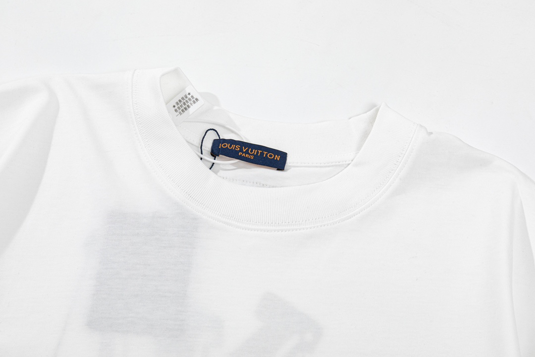 LV clothing-146