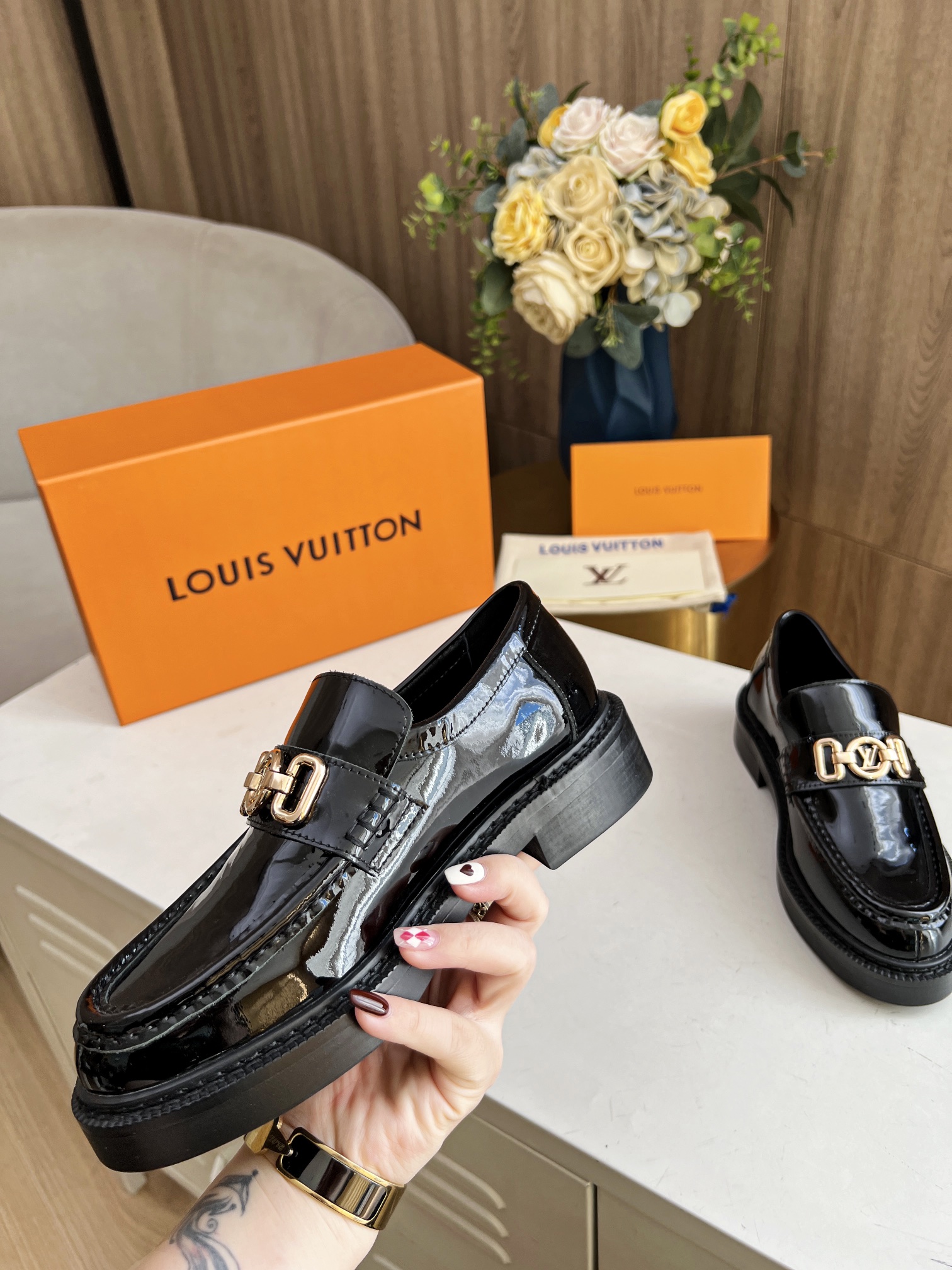 LV women's leather shoes-39