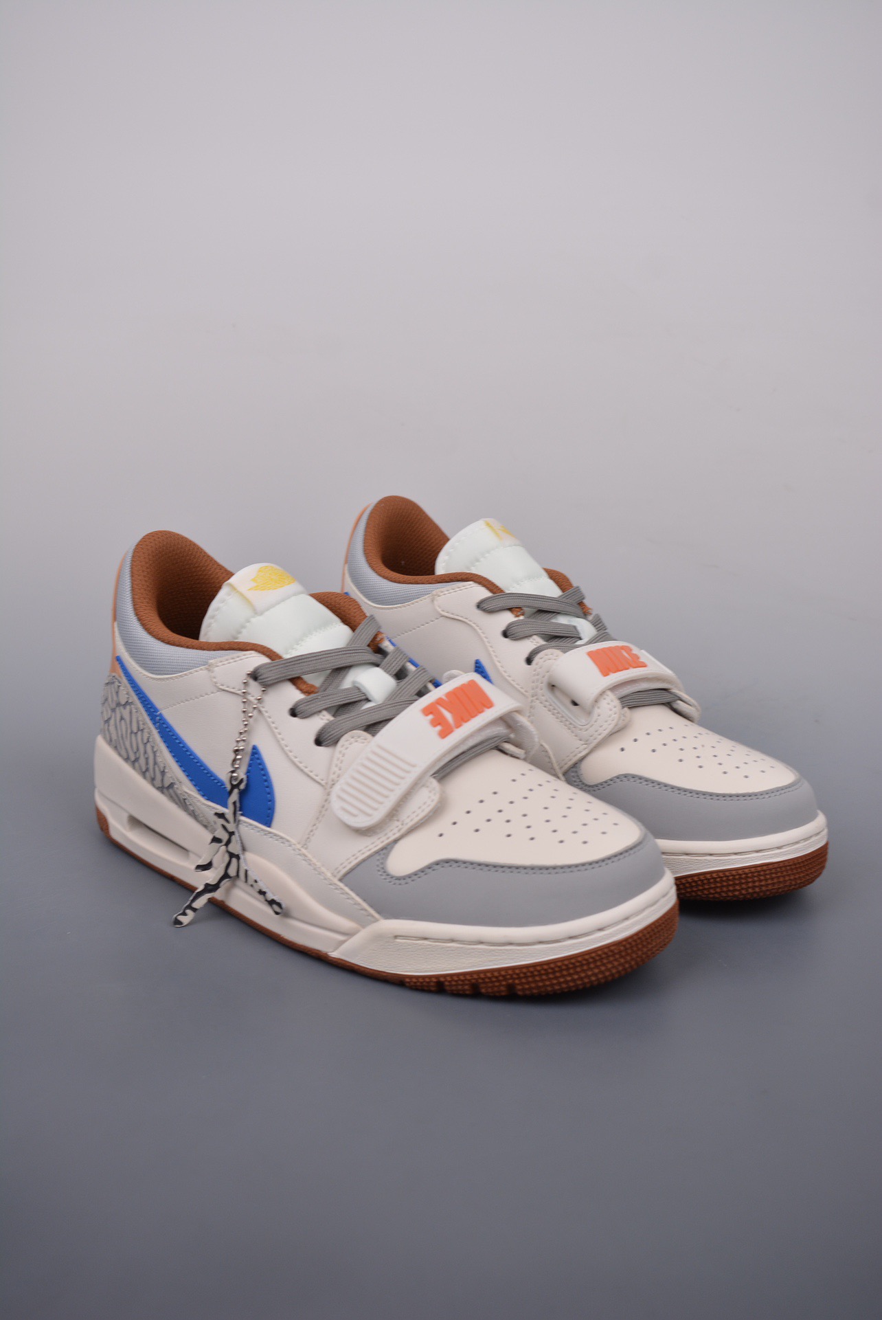 Nike Sneakers-325