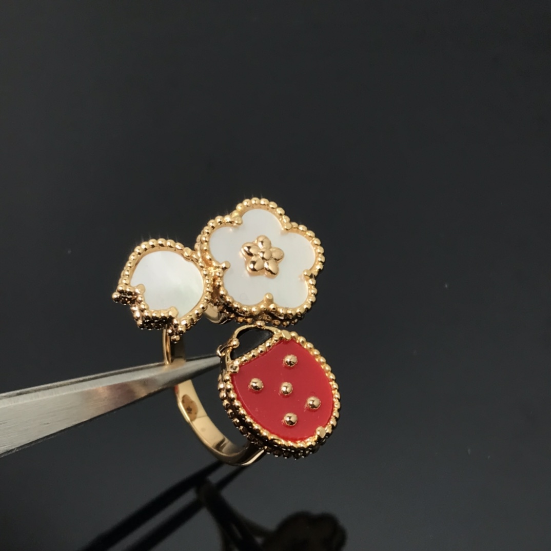 Van Cleef & Arpels ring-66