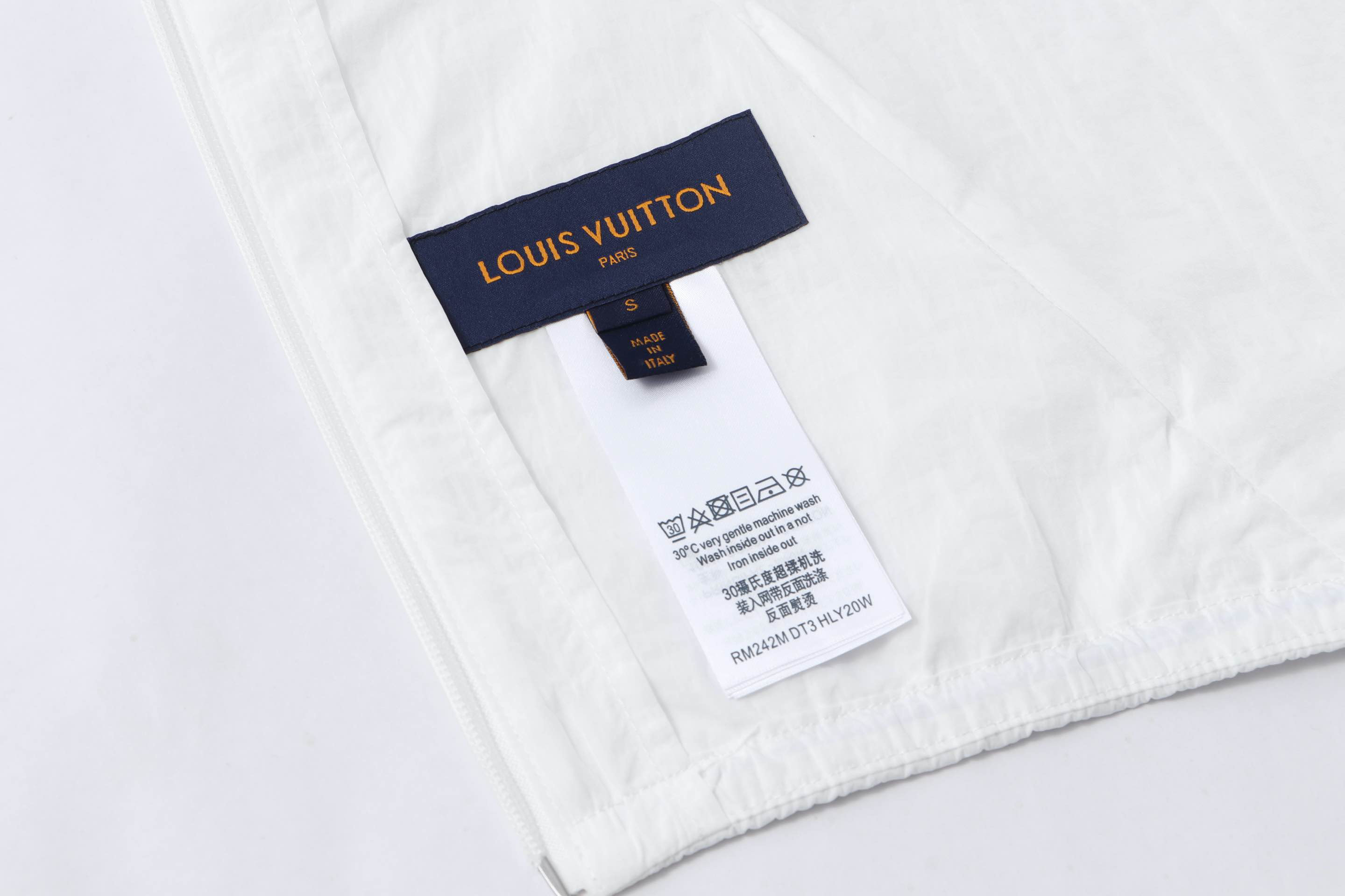 LV Clothing-345