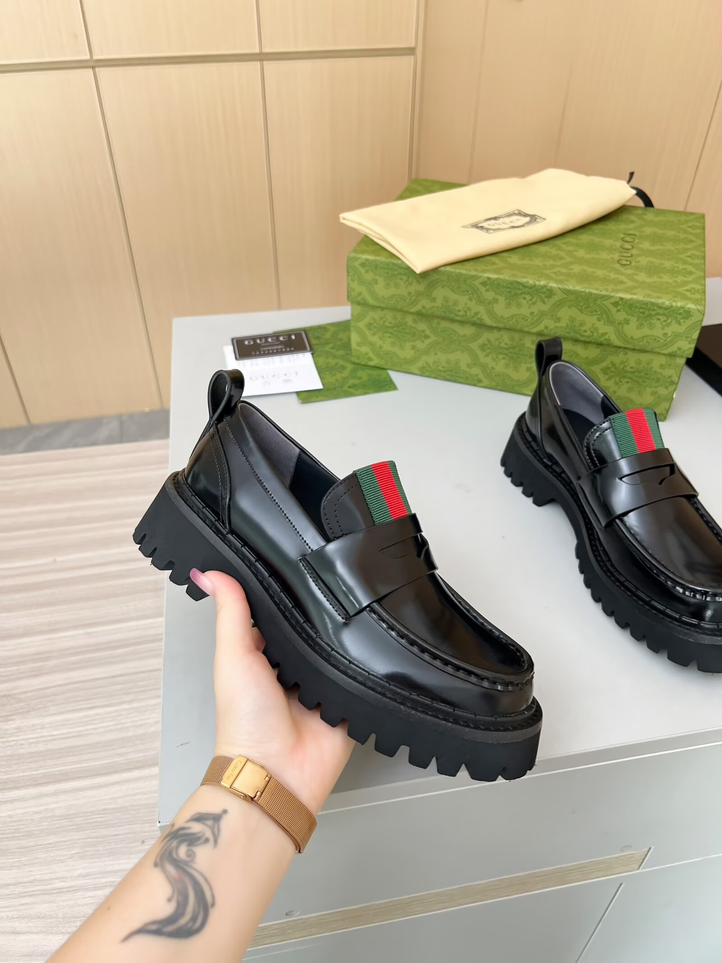 Gucci women's leather shoes-17
