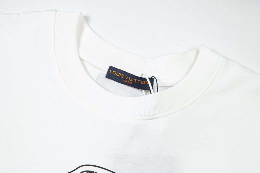 LV clothing-129