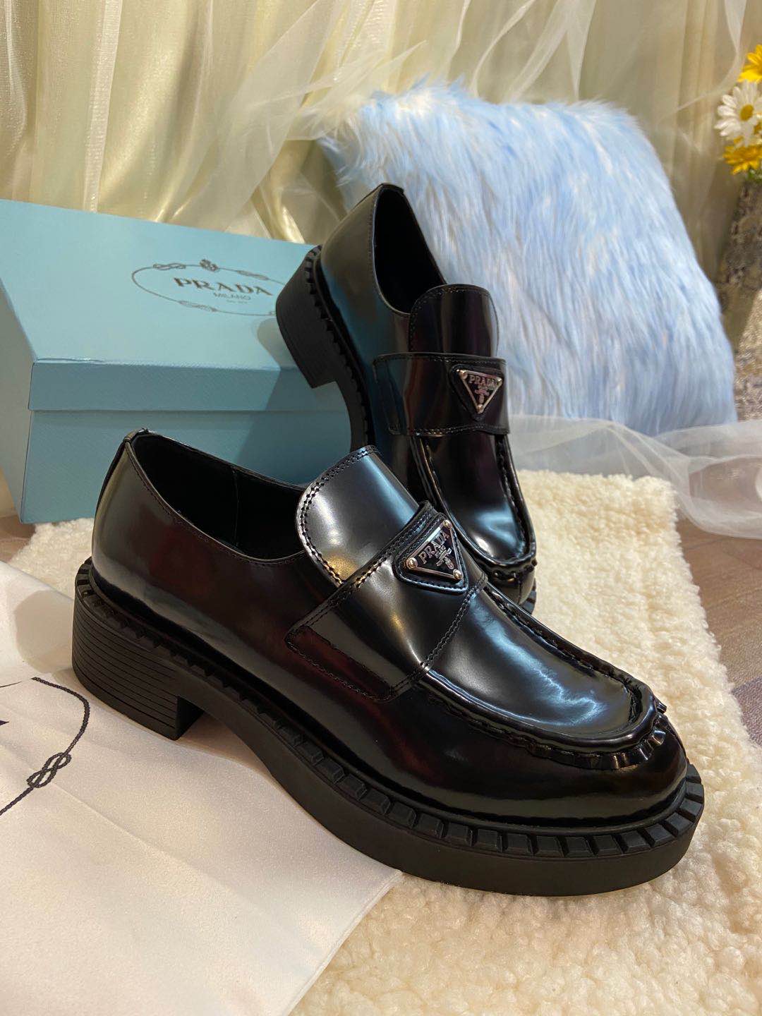 Prada women's leather shoes-15